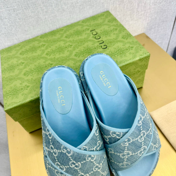 SANDALO GG SLIDE IN TELA CIELO CON CINTURINI INCROCIATI