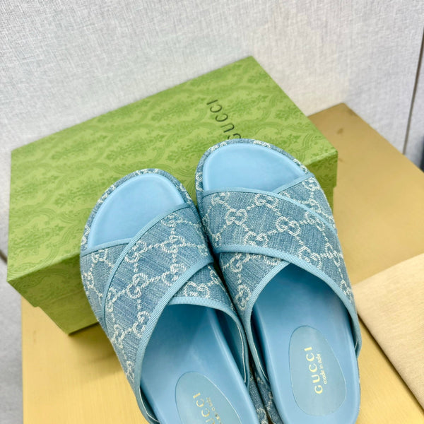 SANDALO GG SLIDE IN TELA CIELO CON CINTURINI INCROCIATI