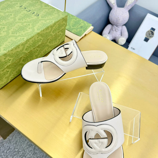 BLONDIE THONG SANDAL IN WHITE LAMBSKIN