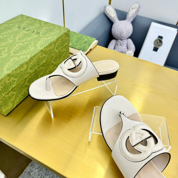 BLONDIE THONG SANDAL IN WHITE LAMBSKIN