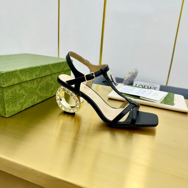 SANDALO TACCO MEDIO IN VITELLO NERO CON STRASS