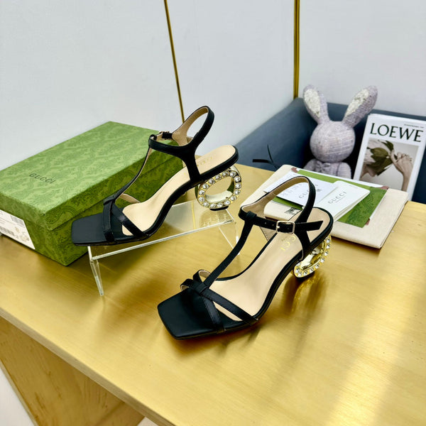 SANDALO TACCO MEDIO IN VITELLO NERO CON STRASS