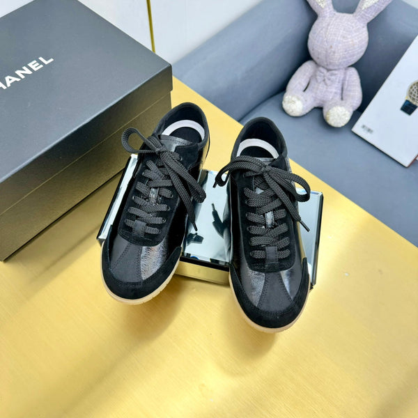 SNEAKER CC IN VITELLO E CAMOSCIO NERO