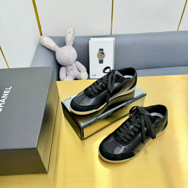 SNEAKER CC IN VITELLO E CAMOSCIO NERO