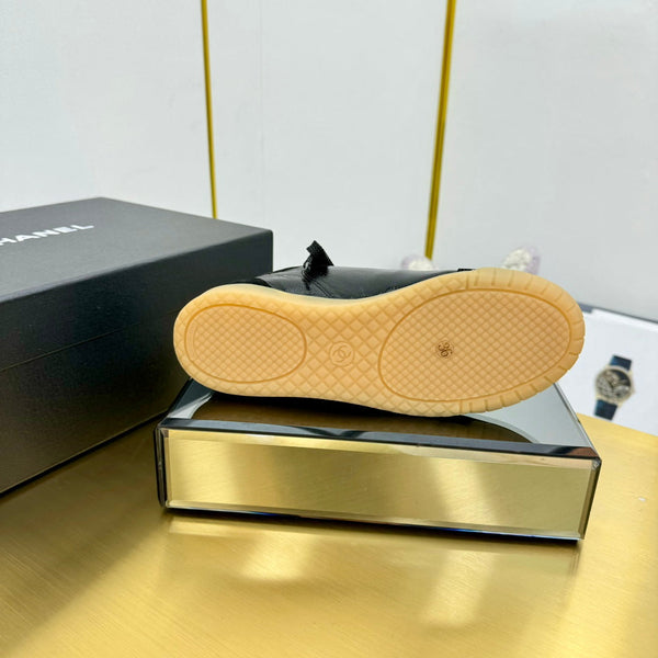 SNEAKER CC IN VITELLO E CAMOSCIO NERO