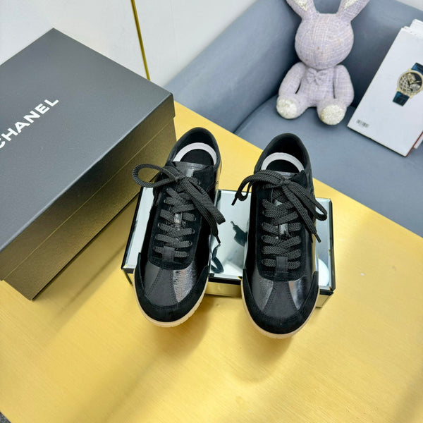 SNEAKER CC IN VITELLO E CAMOSCIO NERO