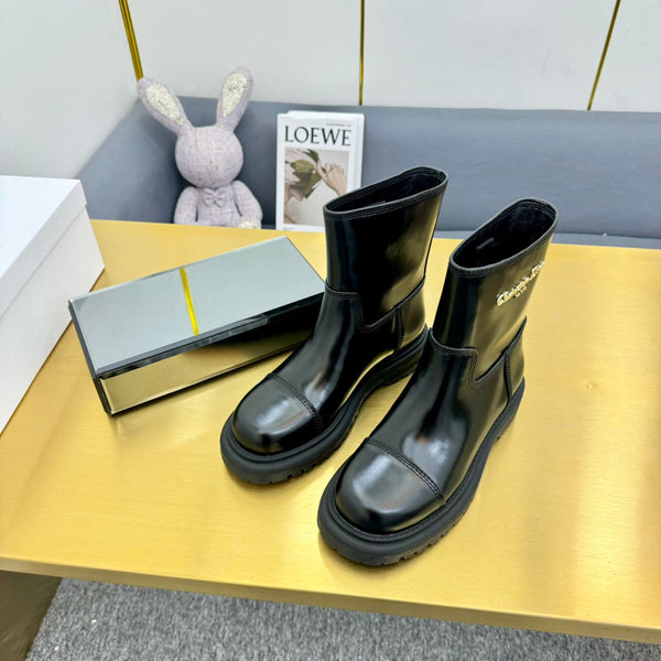 CD Ankle Boot In Glossy Black Cowhide 111758