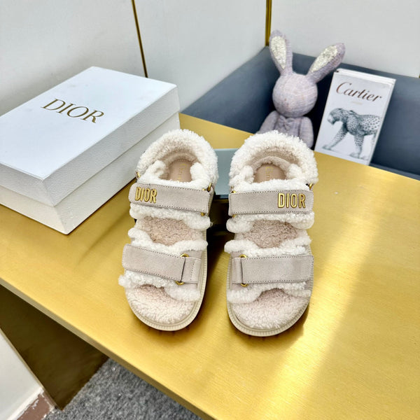 Sandalo Dioract in pelle scamosciata grigio chiaro e fodera in pile di lana 111044