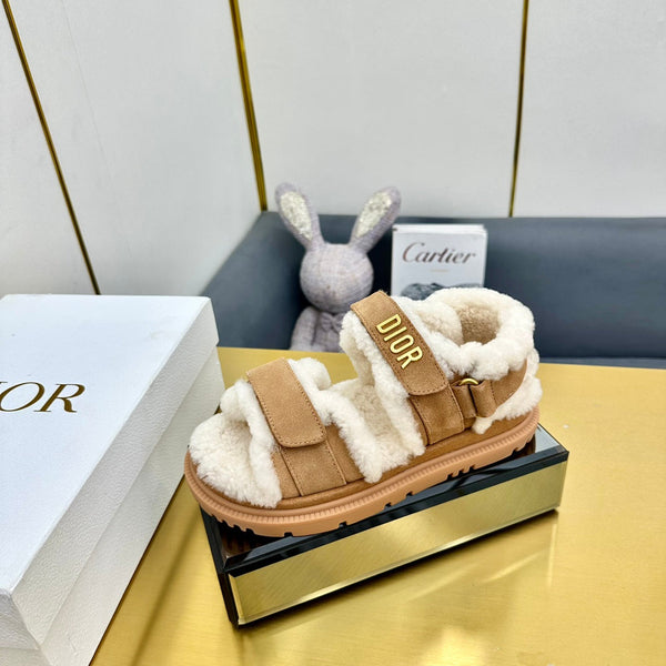 Sandalo Dioract in pelle scamosciata marrone e fodera in pile di lana 111048