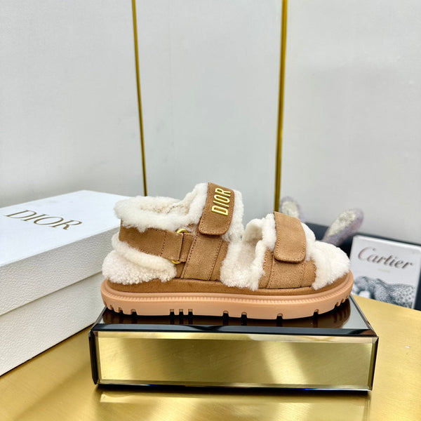 Sandalo Dioract in pelle scamosciata marrone e fodera in pile di lana 111048