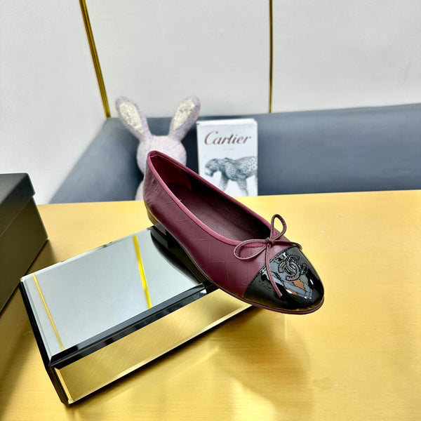 cc ballet flats in burgundy lambskin and black patent calfskin 137424