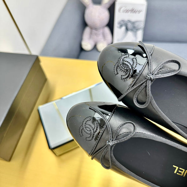 cc ballet flats in black lambskin and black patent calfskin 137426