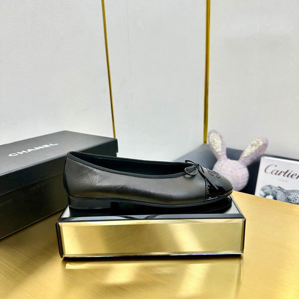cc ballet flats in black lambskin and black patent calfskin 137426