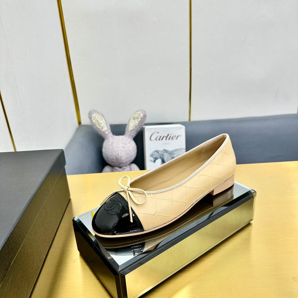 cc ballet flats in beige lambskin and black patent calfskin 137428