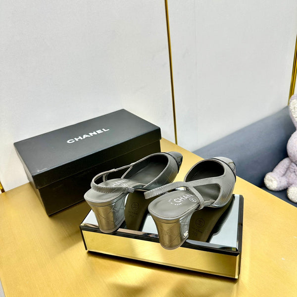 cc slingback pumps 65 in grey lambskin and black patent calfskin 137435