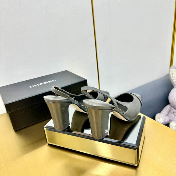 cc slingback pumps 90 in grey lambskin and black patent calfskin 137452