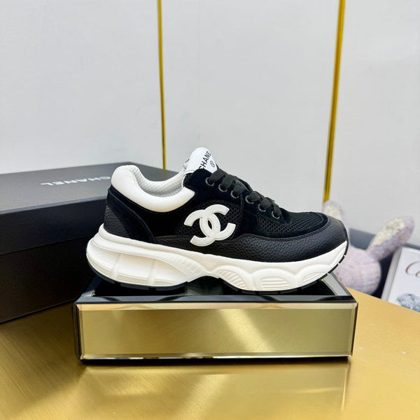 SNEAKER IN BLACK WITH WHITE LOGO CALFSKIN AND MESH