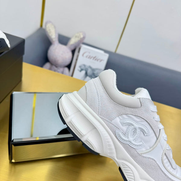 SNEAKER IN PALE GRAY SUEDE AND MESH