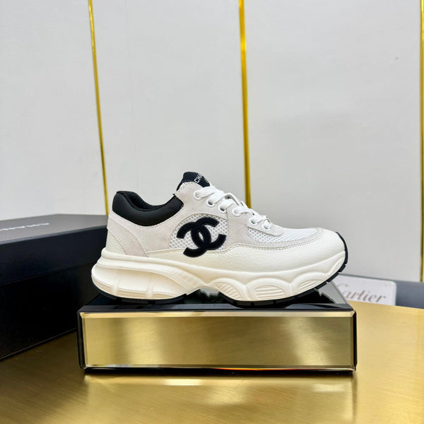 SNEAKER IN PALE GRAY SUEDE WITH BLACK LOGO AND MESH