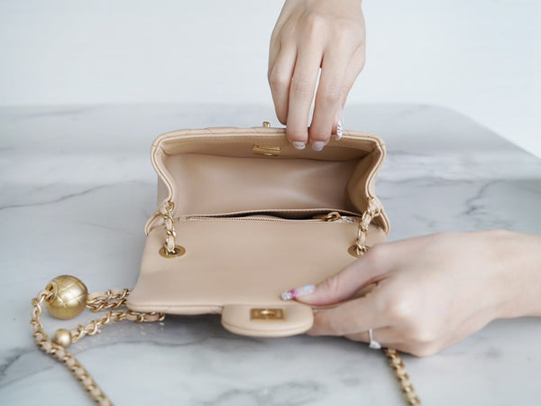 CLASSIC FLAP 17 MINI SQUARE LIGHT BEIGE LAMBSKIN GHW