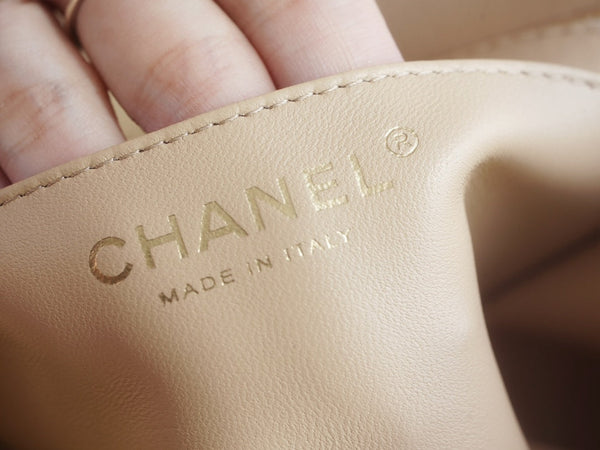 CLASSIC FLAP 17 MINI SQUARE LIGHT BEIGE LAMBSKIN GHW