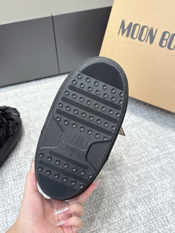 Moon Boot Icon Low Fur Black Leather Faux Fur 515592