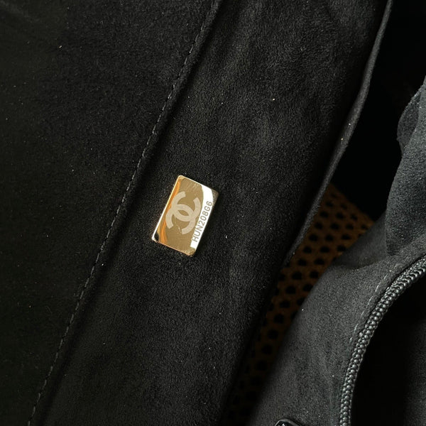 CC 25 Deauville Tote Bag 38cm Beige Black Crochet Suede