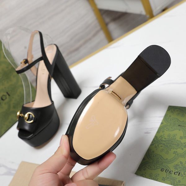 Sandali in pelle nera GG