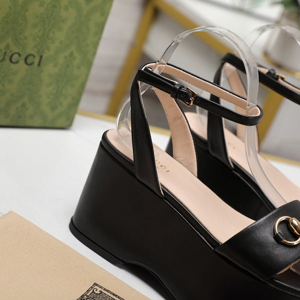 Sandali con zeppa GG Horsebit neri