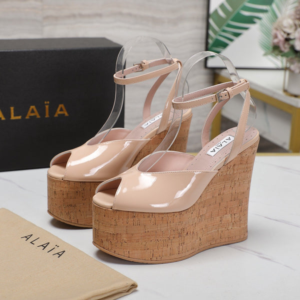 SANDALO ALAIA CON ZEPPA IN PELLE DI VITELLO LUCIDA BEIGE TAN E GOMMA BEIGE