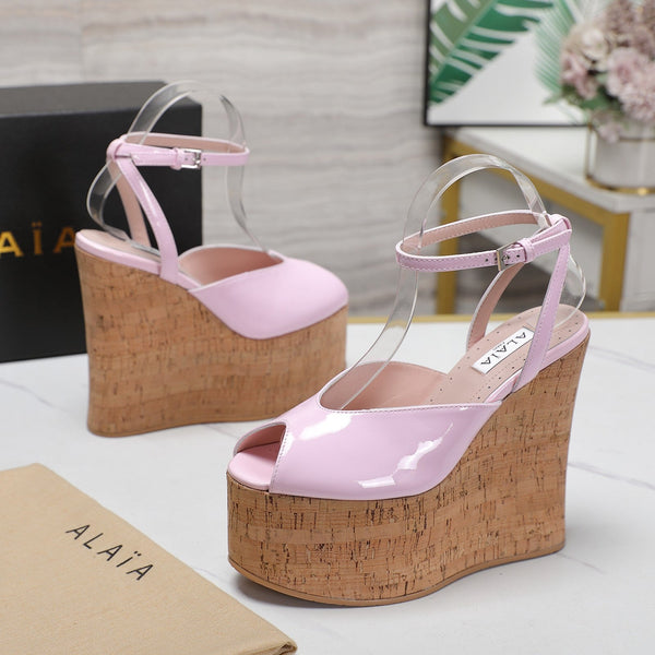SANDALO ALAIA CON ZEPPA IN VITELLO LUCIDO ROSA E GOMMA BEIGE