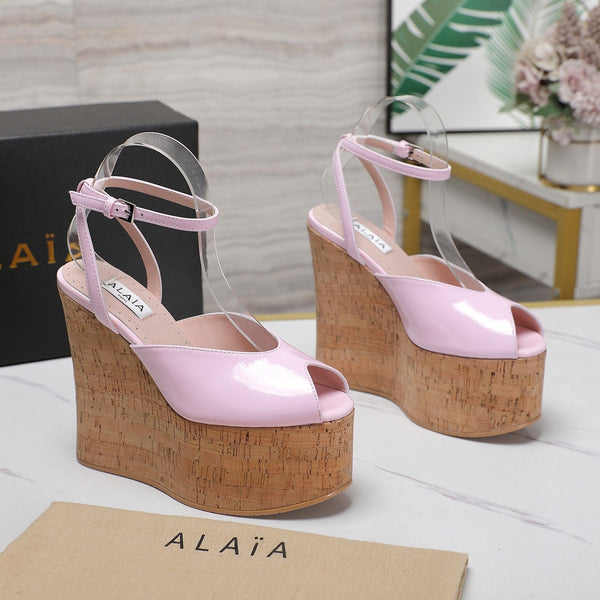 SANDALO ALAIA CON ZEPPA IN VITELLO LUCIDO ROSA E GOMMA BEIGE