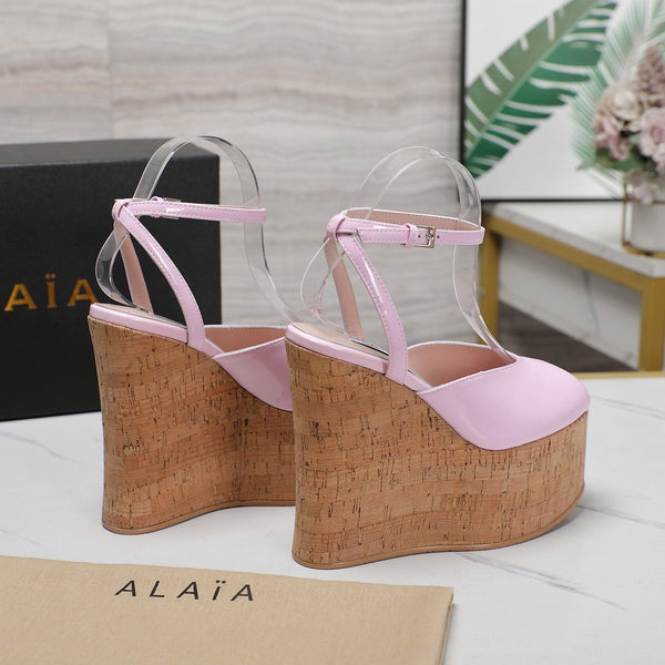 SANDALO ALAIA CON ZEPPA IN VITELLO LUCIDO ROSA E GOMMA BEIGE