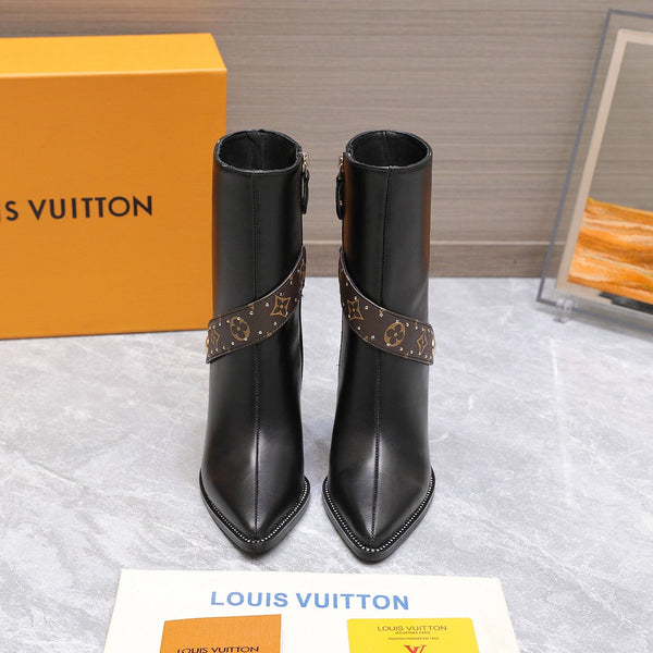LV x Silhouette V-heel Pointed Toe Knight Boots 95mm Black Sheepskin 425683