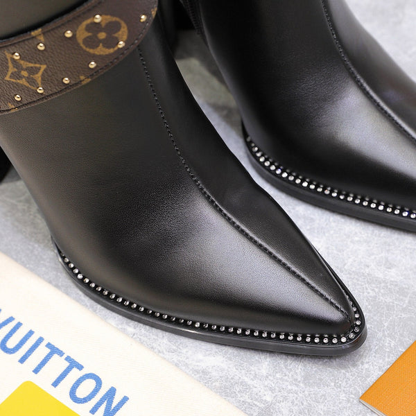 LV x Silhouette V-heel Pointed Toe Knight Boots 95mm Black Sheepskin 425683