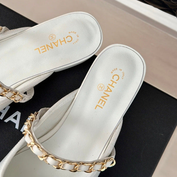 cc mule catena in pelle vitello bianco vitello verniciato nero