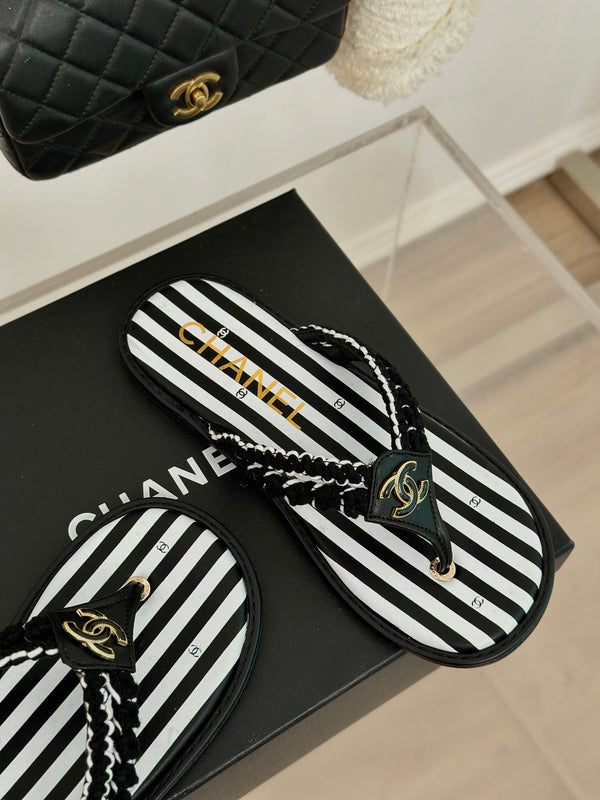 CC 25 Sandalo infradito intrecciato a righe nero bianco