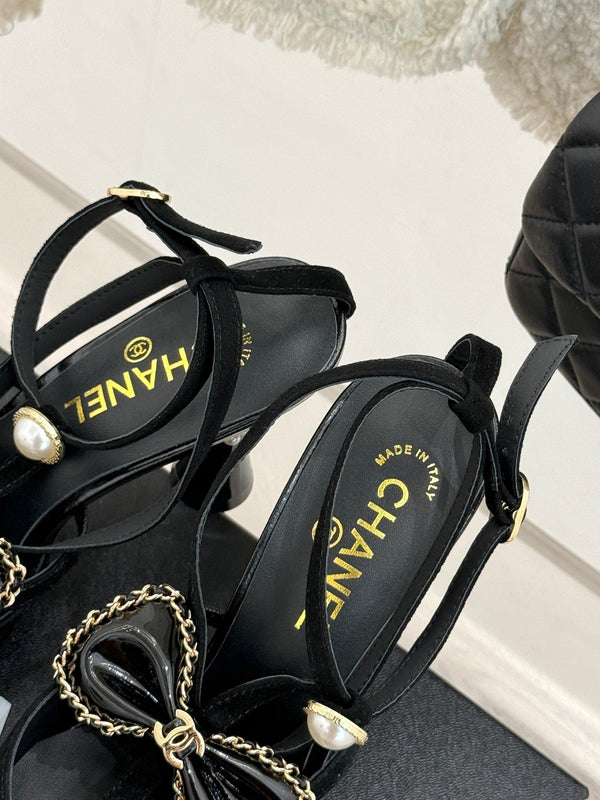 CHAIN BOW HIGH HEEL 8 CM SLINGBACKS IN BLACK SUEDE