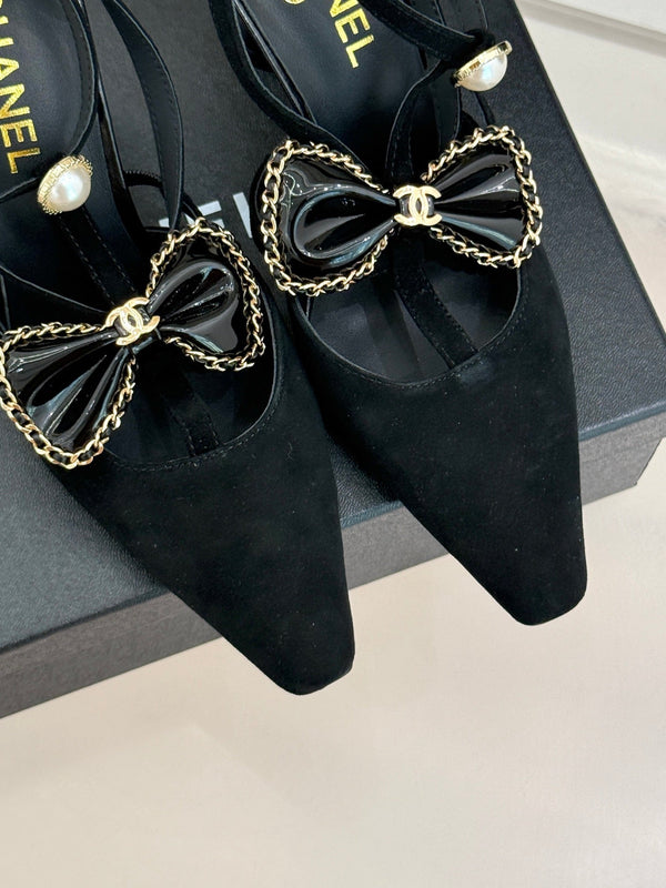 CHAIN BOW HIGH HEEL 8 CM SLINGBACKS IN BLACK SUEDE