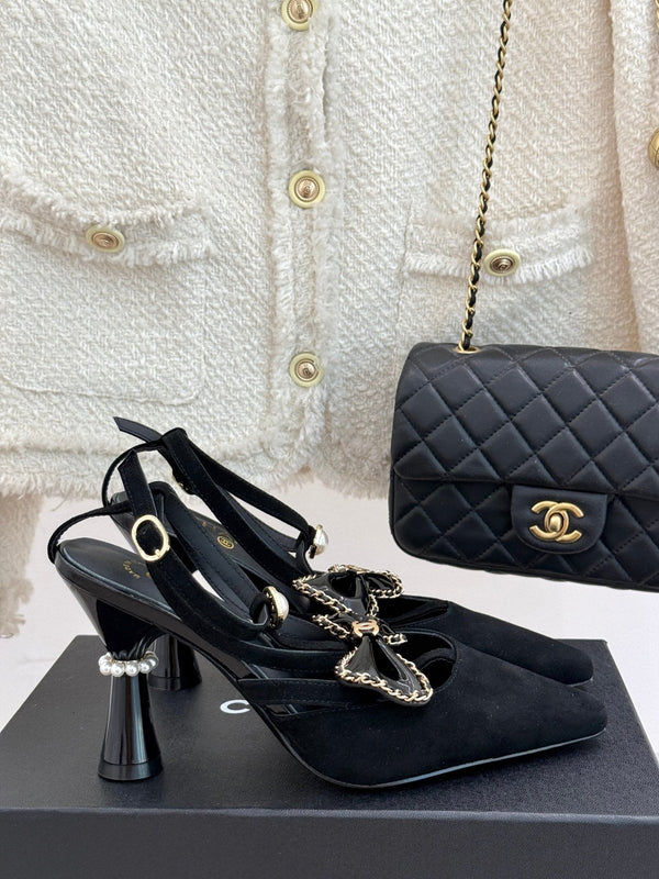 CHAIN BOW HIGH HEEL 8 CM SLINGBACKS IN BLACK SUEDE