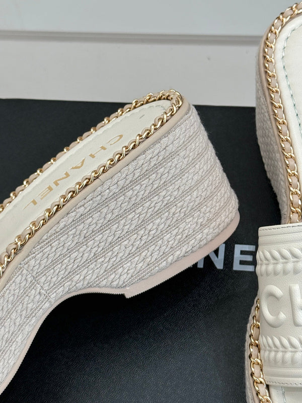 THICK SOLE WEDGE SLIPPERS IN WHITE CALFSKIN