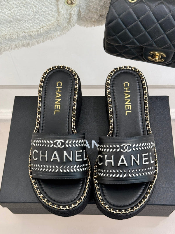 THICK SOLE WEDGE SLIPPERS IN BLACK MIX WHITE CALFSKIN