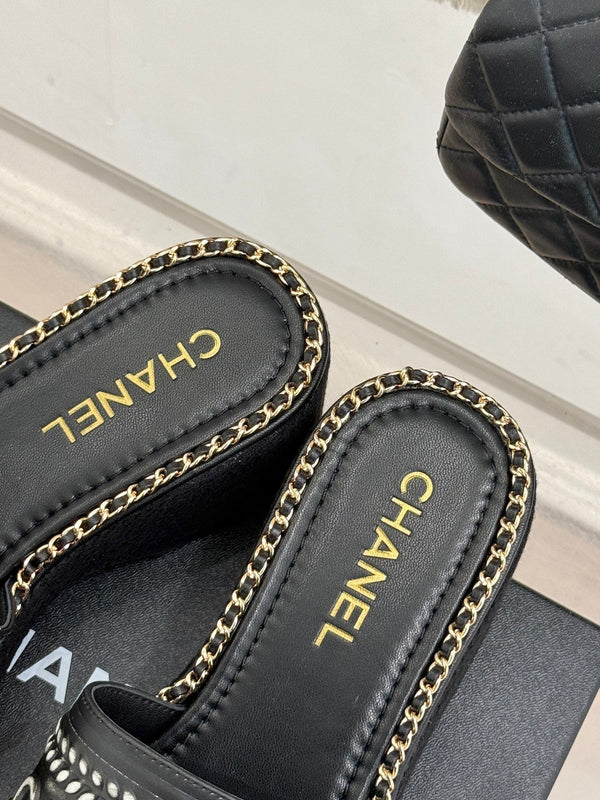 THICK SOLE WEDGE SLIPPERS IN BLACK MIX WHITE CALFSKIN