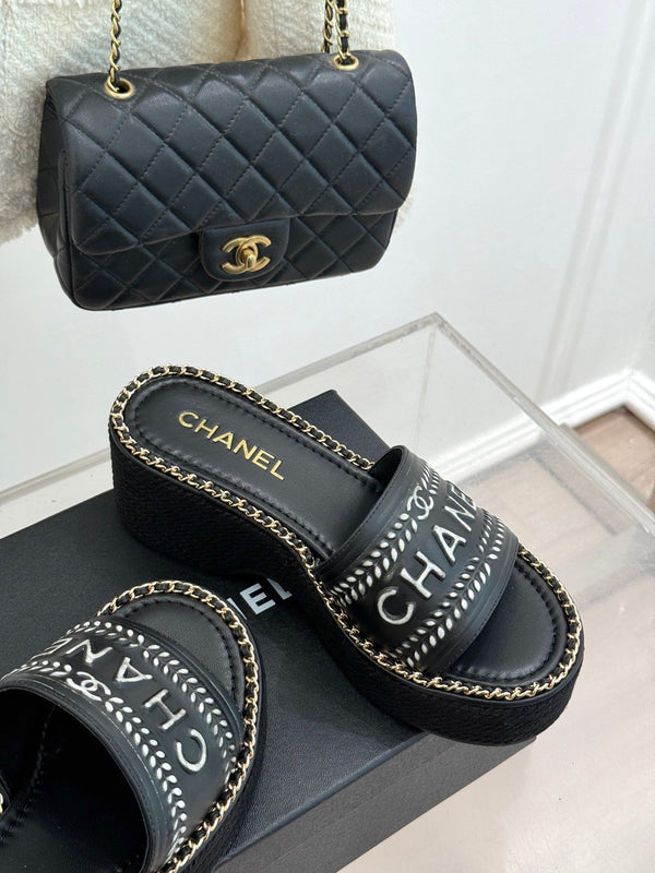 THICK SOLE WEDGE SLIPPERS IN BLACK MIX WHITE CALFSKIN