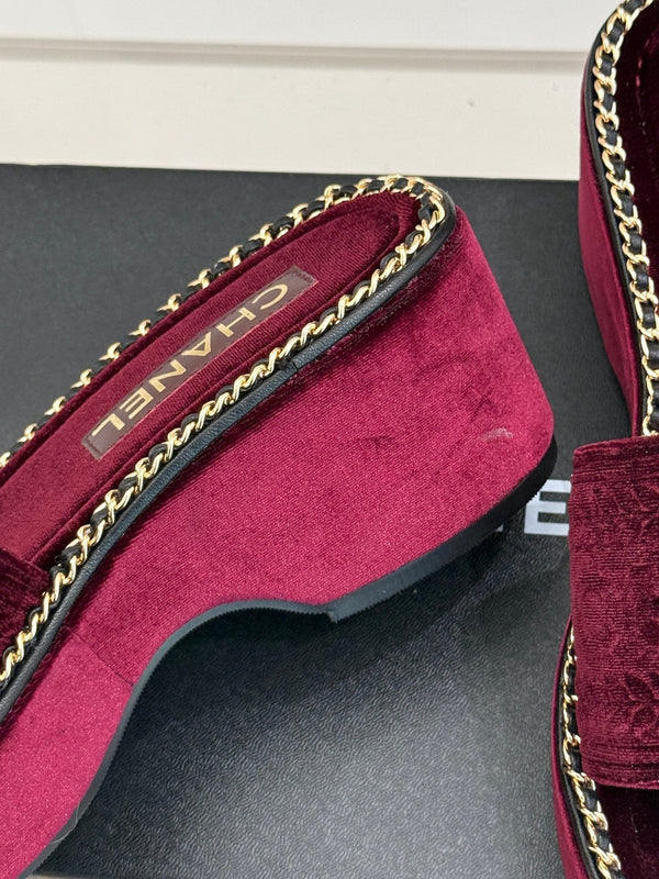 CIABATTE CON ZEPPA E SUOLA SPESSA IN VELLUTO ROSSO MARRONE