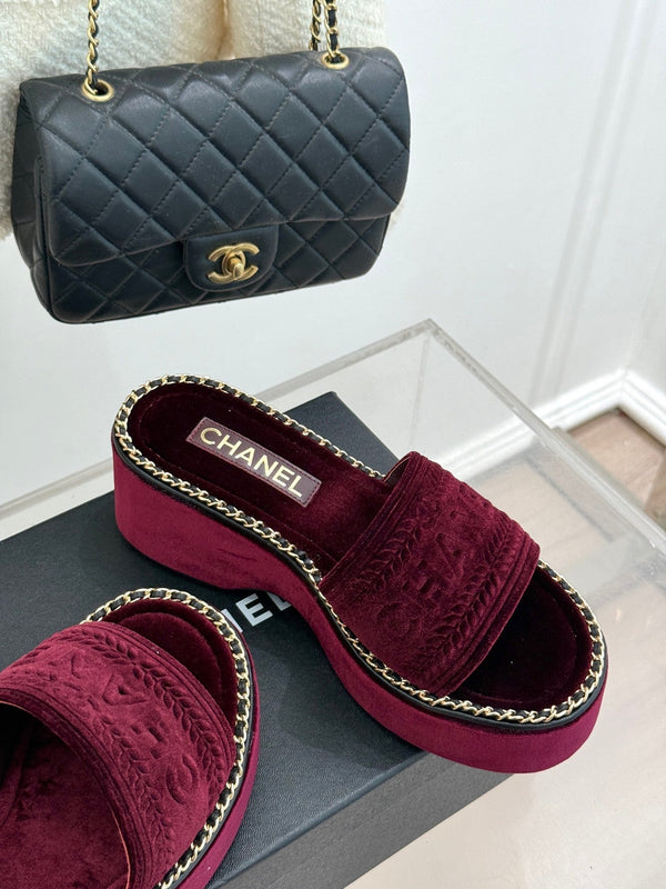 CIABATTE CON ZEPPA E SUOLA SPESSA IN VELLUTO ROSSO MARRONE