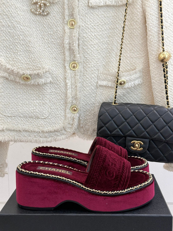 CIABATTE CON ZEPPA E SUOLA SPESSA IN VELLUTO ROSSO MARRONE