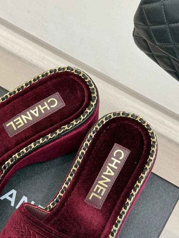 CIABATTE CON ZEPPA E SUOLA SPESSA IN VELLUTO ROSSO MARRONE