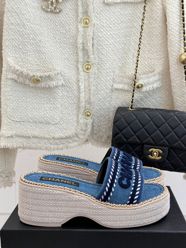 CIABATTE CON ZEPPA E SUOLA SPESSA IN TESSUTO DENIM BLU CLASSICO