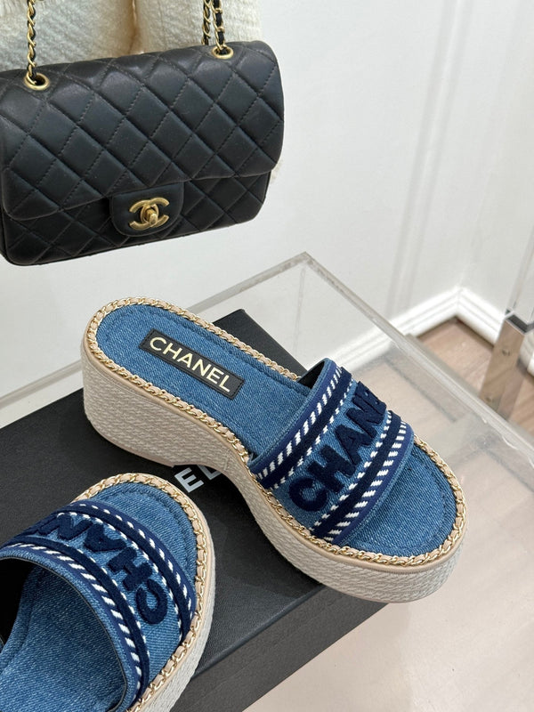 CIABATTE CON ZEPPA E SUOLA SPESSA IN TESSUTO DENIM BLU CLASSICO